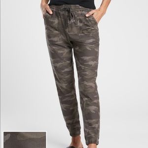 Athleta CAMO FARALLÓN JOGGERS